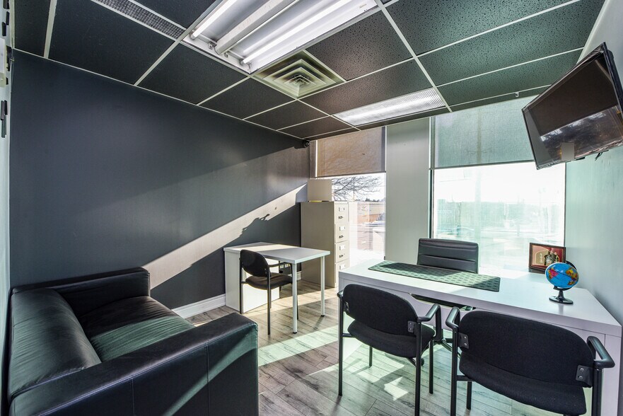 More Photos Of 1300 Steeles Ave E, Brampton Office For Lease