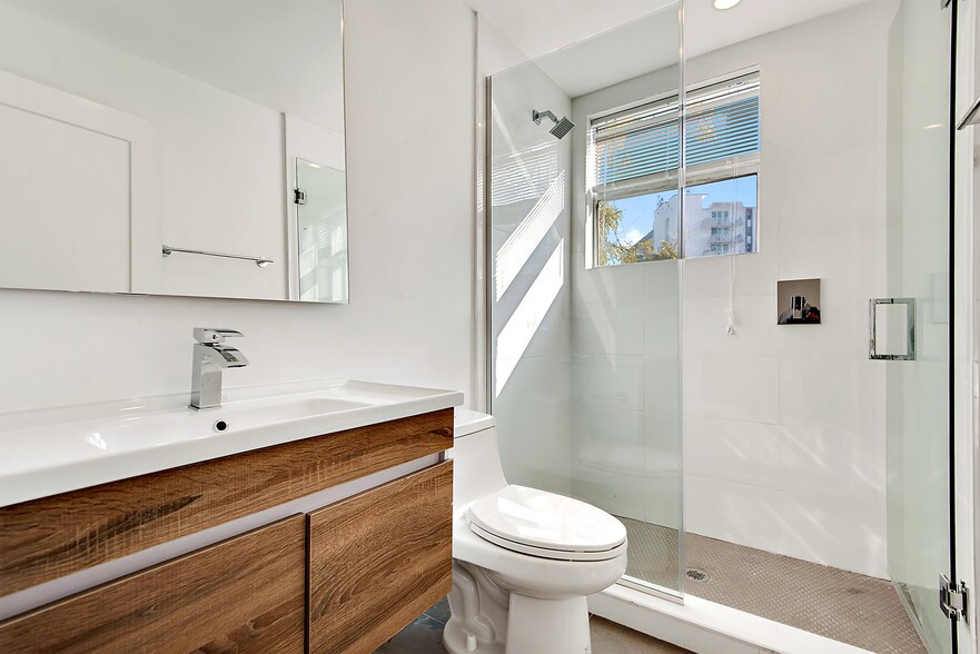 More Photos Of 924 Marseille Dr, Miami Beach Apartments For Sale