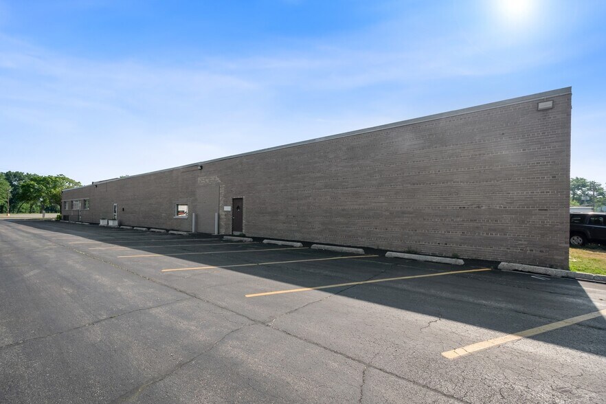 More Photos Of 7533 Central Ave, Skokie Warehouse For Lease