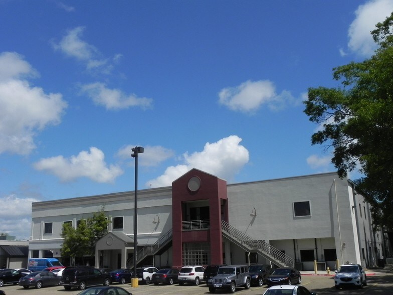 More Photos Of 5745 Essen Ln, Baton Rouge Office For Lease