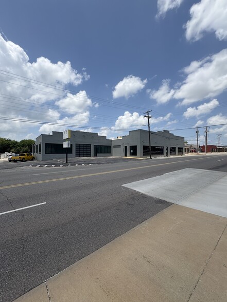 Primary Photo Of 9101 N Western Ave, Oklahoma City Showroom For Lease
