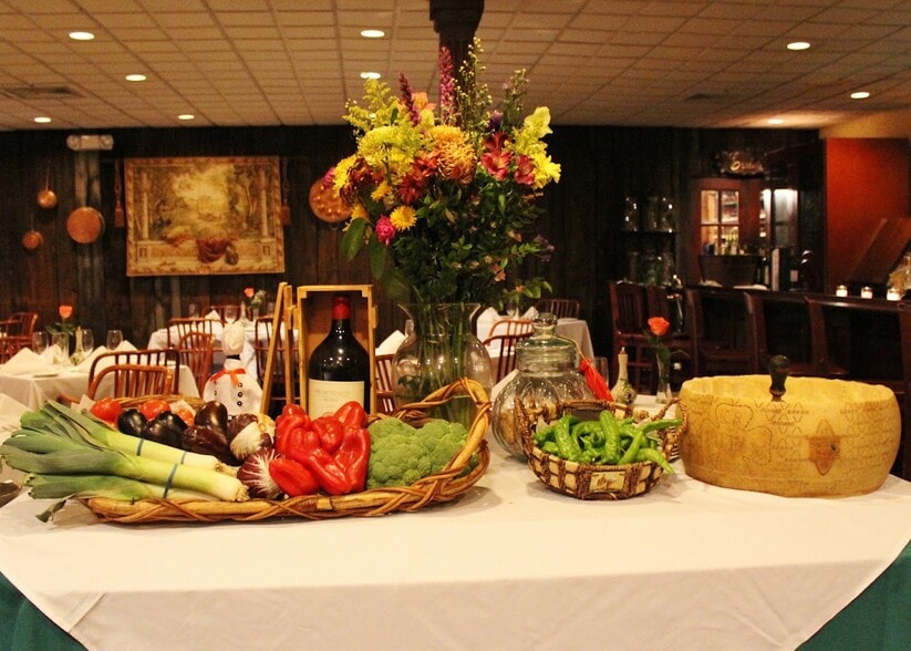 More Photos Of 1 Colonial Pl, Harrison Restaurant For Lease