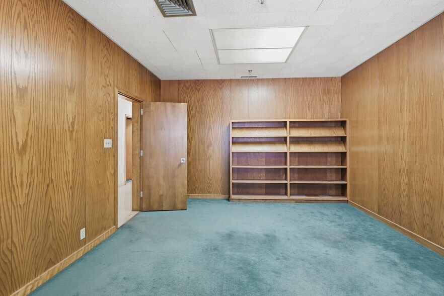 More Photos Of 117 E 4th St, Joplin Office For Sale
