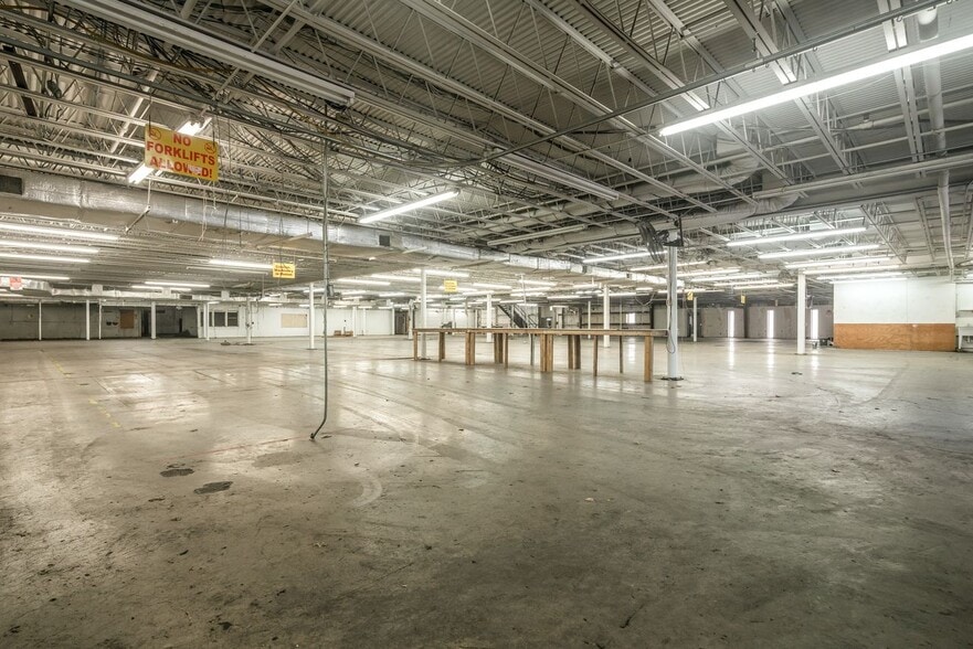 More Photos Of 4282-4364 E Blue Lick Rd, Louisville Warehouse For Sale