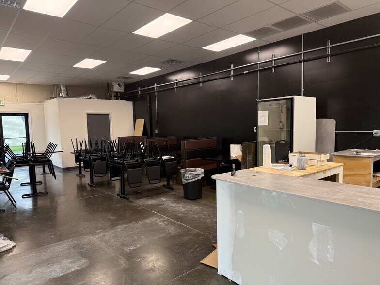 More Photos Of 129 Orpha Dr, Middlebury Restaurant For Lease