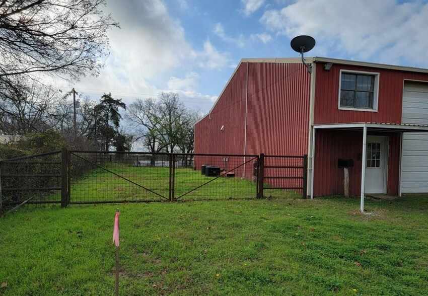 More Photos Of 221-E Avenue C, Milano Industrial For Lease