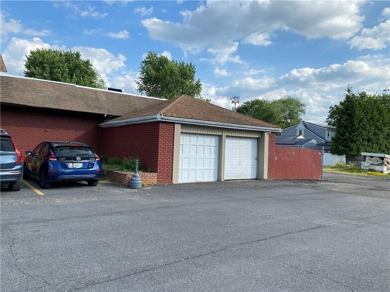 More Photos Of 955 W Shore Rd, Warwick Restaurant For Sale
