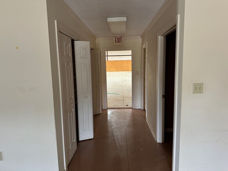 More Photos Of 1206 Shannon Blvd, Louisville Industrial For Sale