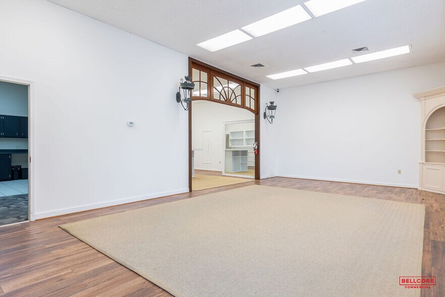 More Photos Of 427 Garden St, Pensacola General Retail For Lease