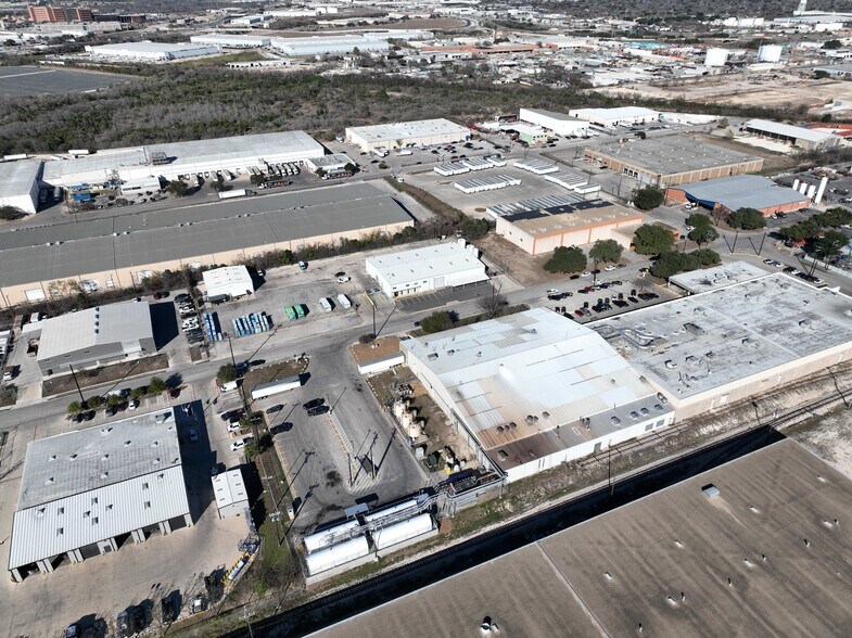 More Photos Of 4271 Dividend Dr, San Antonio Warehouse For Lease
