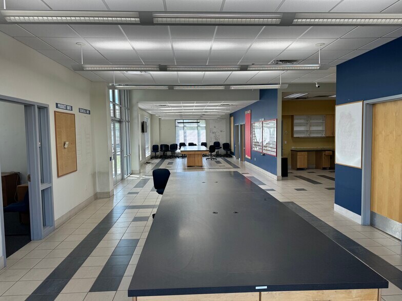 More Photos Of 3761 E Tennessee St, Tucson Warehouse For Lease