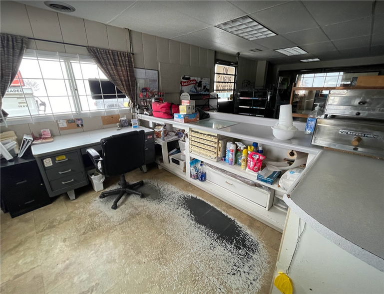 More Photos Of 510 E Main St, Atlanta Convenience Store For Sale