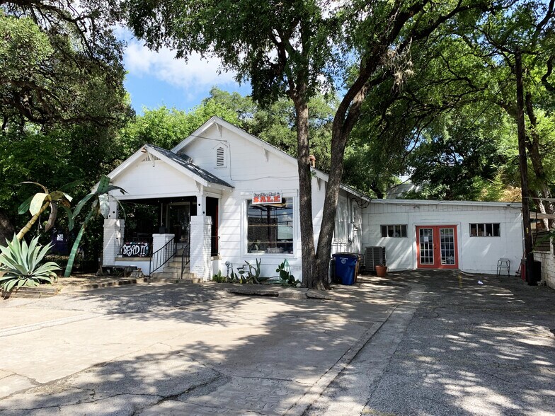 Primary Photo Of 2058 S Lamar Blvd, Austin Freestanding For Lease