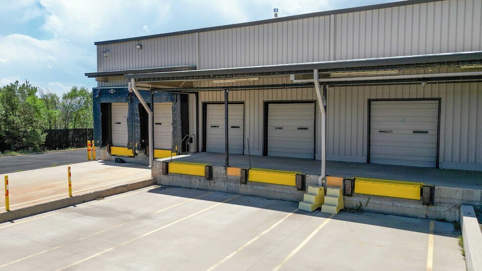 More Photos Of 2265 Waynoka Rd, Colorado Springs Distribution For Lease