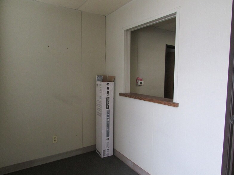 More Photos Of 14033-14055 Achyl Ave, Warren Warehouse For Sale