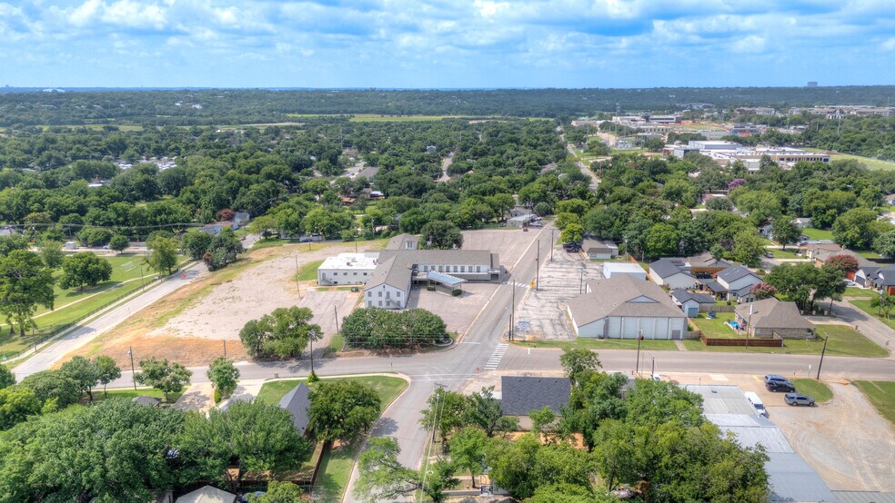 More Photos Of 4700 Barbara Rd, River Oaks Office For Sale