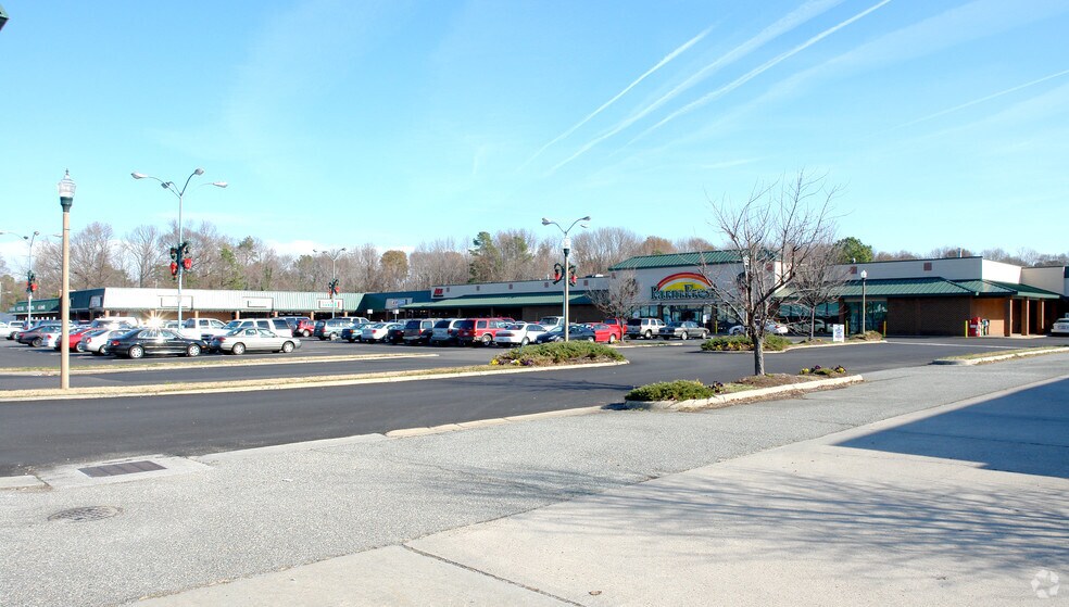 Primary Photo Of 456-476 Wythe Creek Rd, Poquoson Unknown For Lease