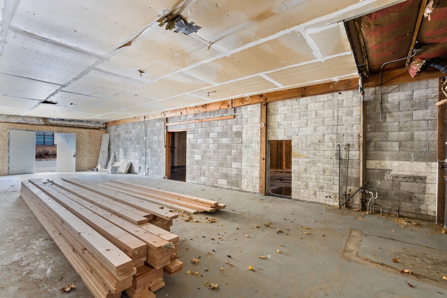 More Photos Of 67 NW Greenwood Ave, Bend Storefront Retail Office For Sale