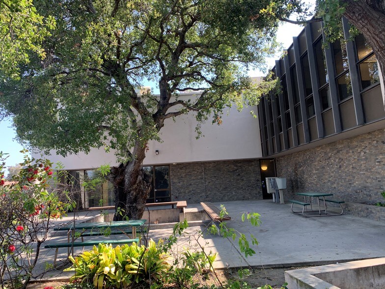 More Photos Of 241 Lombard St, Thousand Oaks Loft Creative Space For Lease