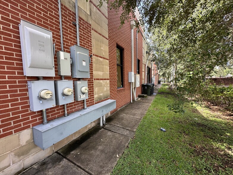 More Photos Of 1403 Highway 6, Sugar Land Medical For Lease