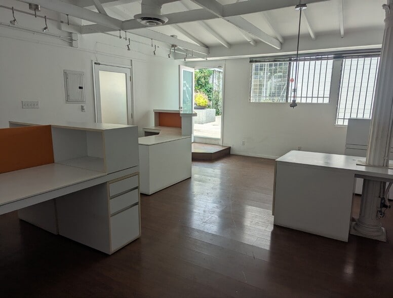 More Photos Of 8749 El Tovar pl, West Hollywood Showroom For Lease