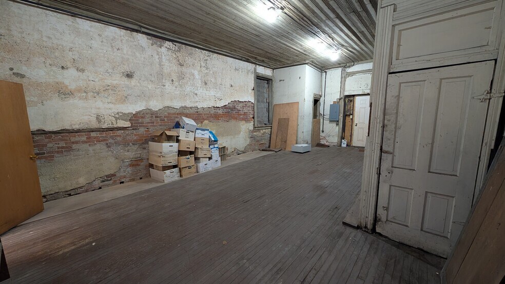More Photos Of 11 W National Ave, Brazil Office For Sale