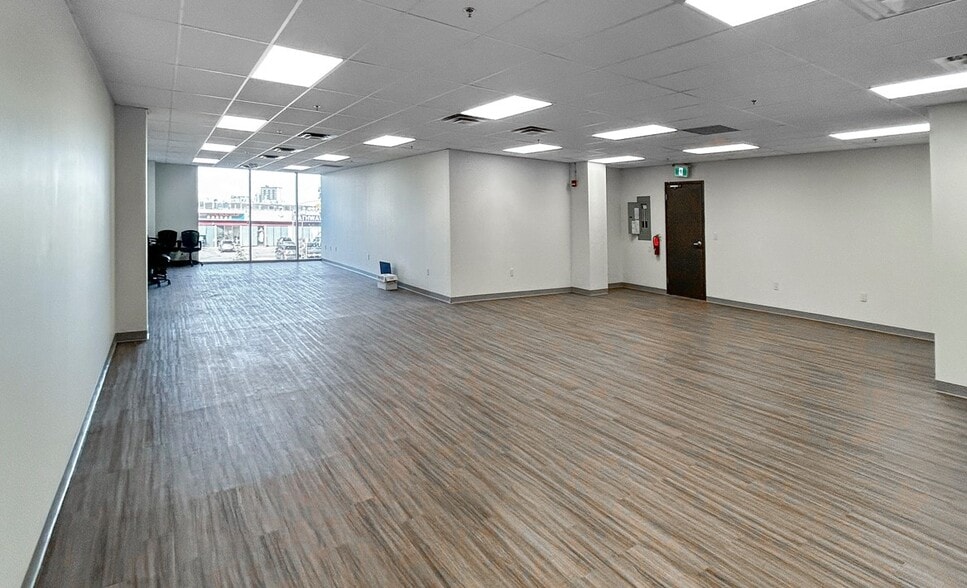 More Photos Of 3105-3223 5 Ave NE, Calgary Office For Sale