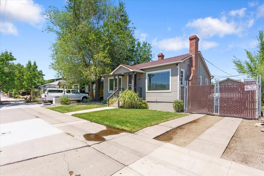 More Photos Of 277 Vassar St, Reno Freestanding For Sale