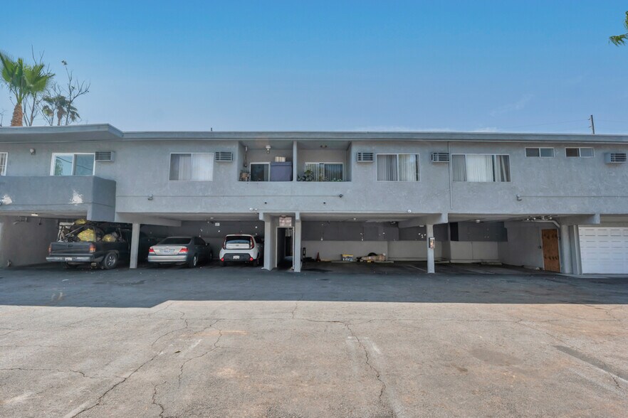 More Photos Of 13825 Vanowen St, Van Nuys Apartments For Sale