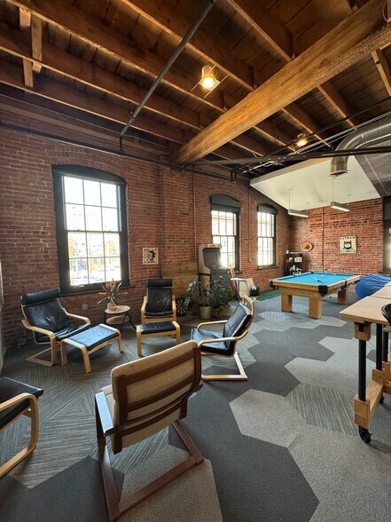 More Photos Of 210 W 19th Ter, Kansas City Office For Lease