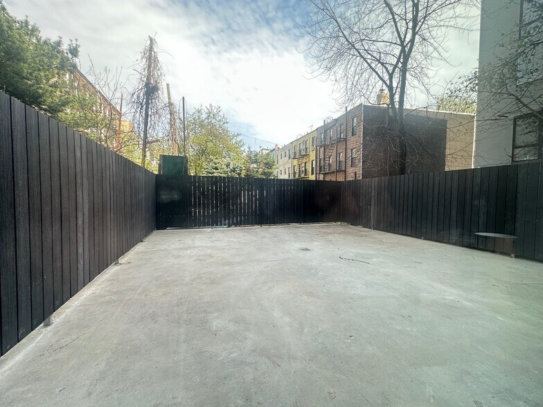 More Photos Of 1024 Manhattan Ave, Brooklyn Apartments For Lease