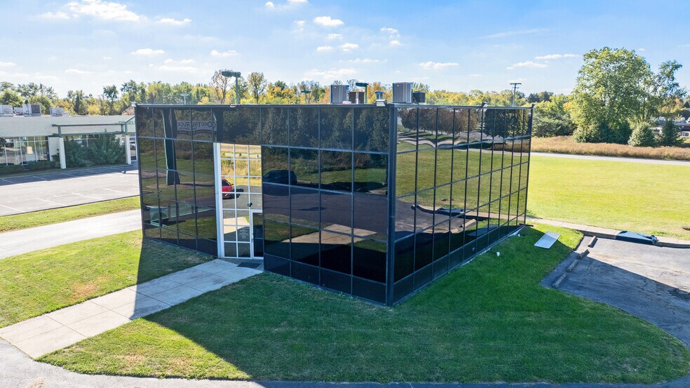 More Photos Of 3050 Delta Marine Dr, Columbus Office For Sale