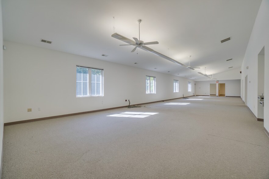 More Photos Of 2442 New Dorset Cir, Powhatan Office For Lease