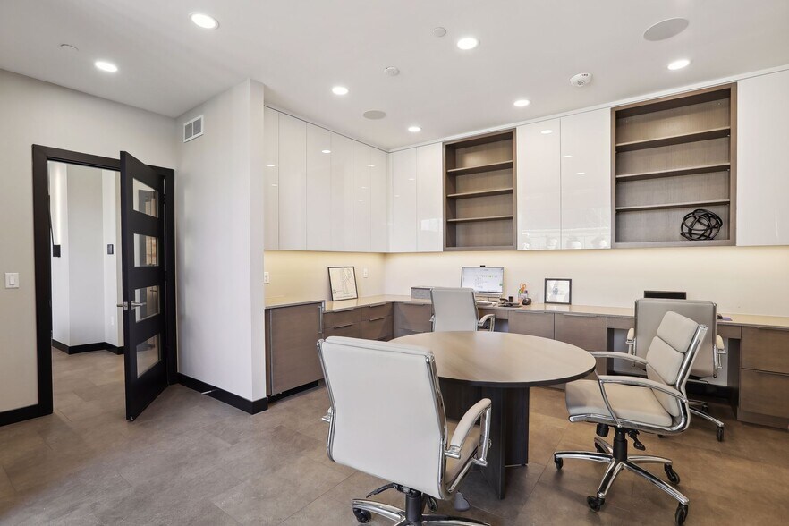 More Photos Of 275 Lake St, Wayzata Office Residential For Lease