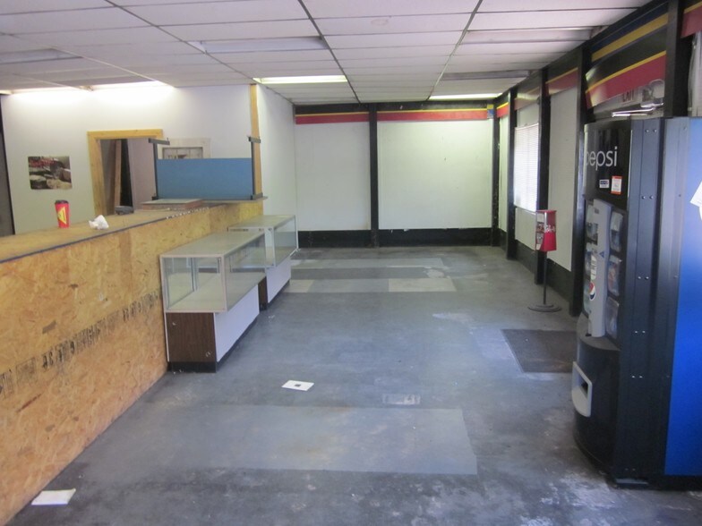 More Photos Of 15045 Maccorkle Ave, Cabin Creek Auto Repair For Sale