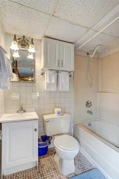 More Photos Of 1064 Broadway, Dunedin Hotel For Sale