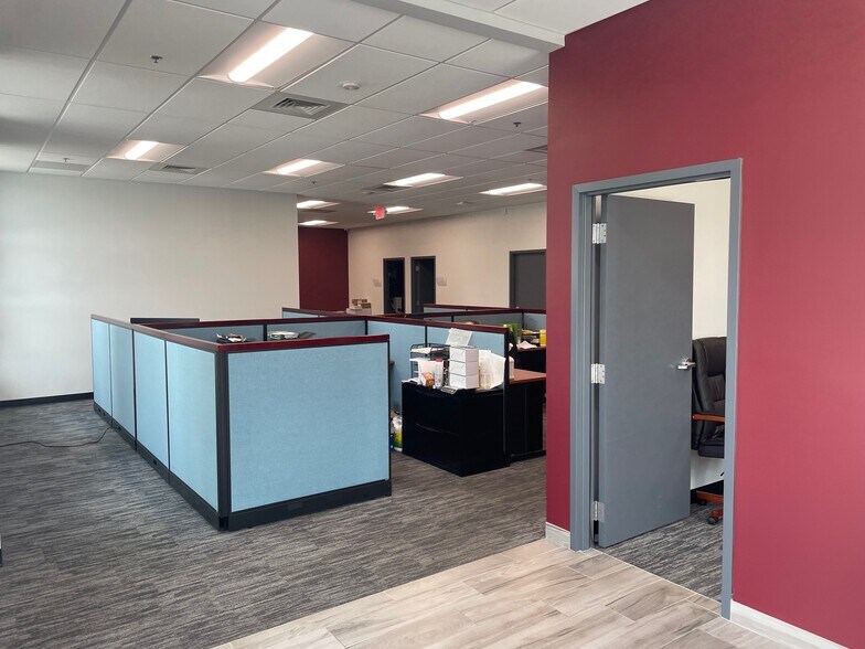 More Photos Of 6051 Southern Blvd S, West Palm Beach Distribution For Lease