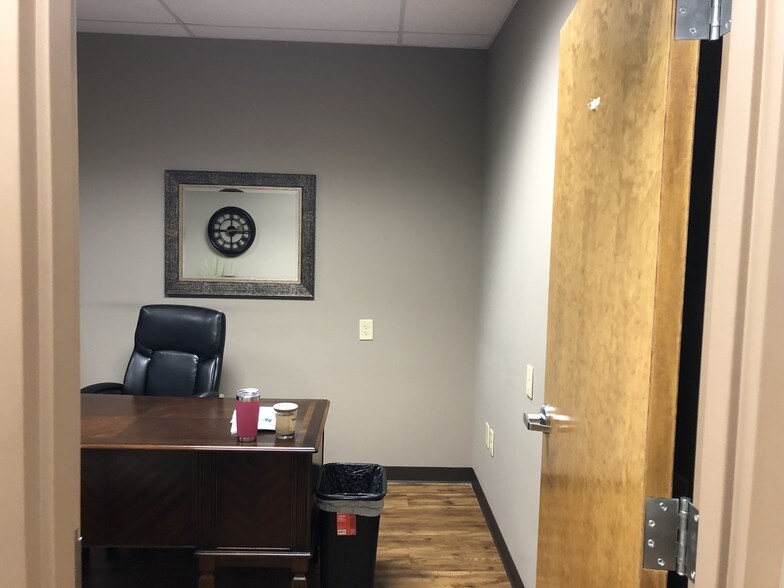 More Photos Of 3221 Summit Square Pl, Lexington Medical For Sale