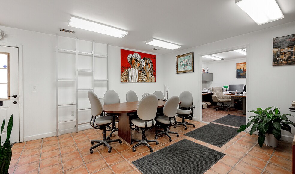 More Photos Of 1406-1420 Telephone Rd, Houston Showroom For Lease