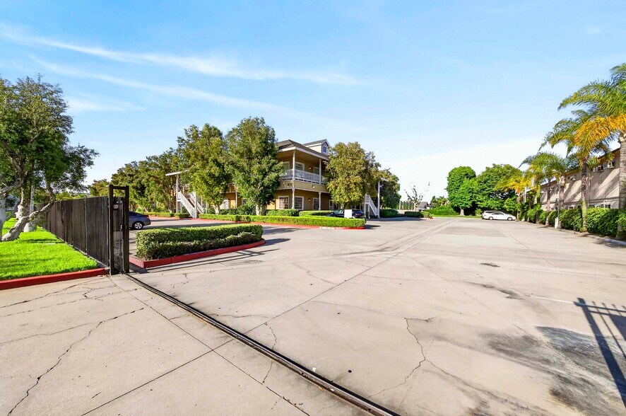 More Photos Of 408 S Beach Blvd, Anaheim Medical For Sale