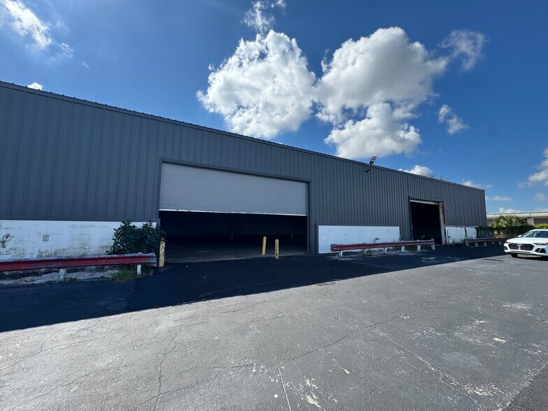 More Photos Of 2910 Cargo St, Fort Myers Warehouse For Lease