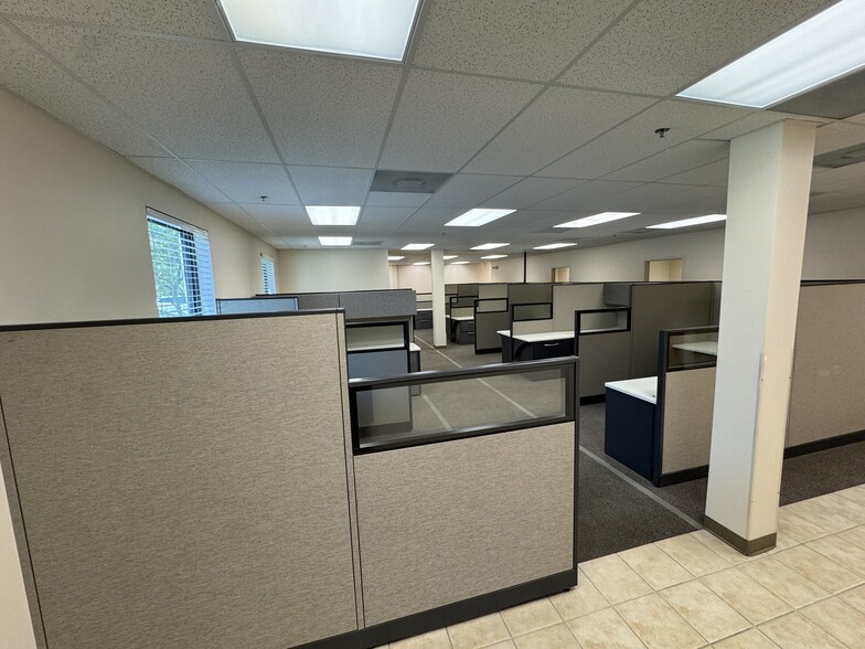 More Photos Of 720 N Brooker Creek Blvd, Oldsmar Flex For Sale