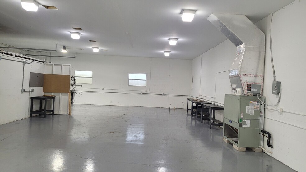 More Photos Of 8132 Cormel St, Port Richey Industrial For Lease