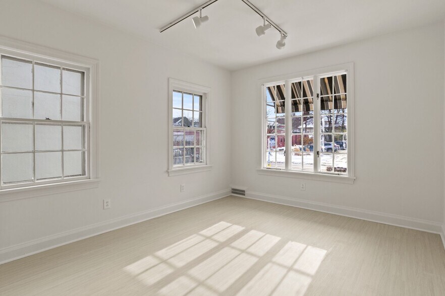 More Photos Of 206 Park Ave, Rochester Office Residential For Lease