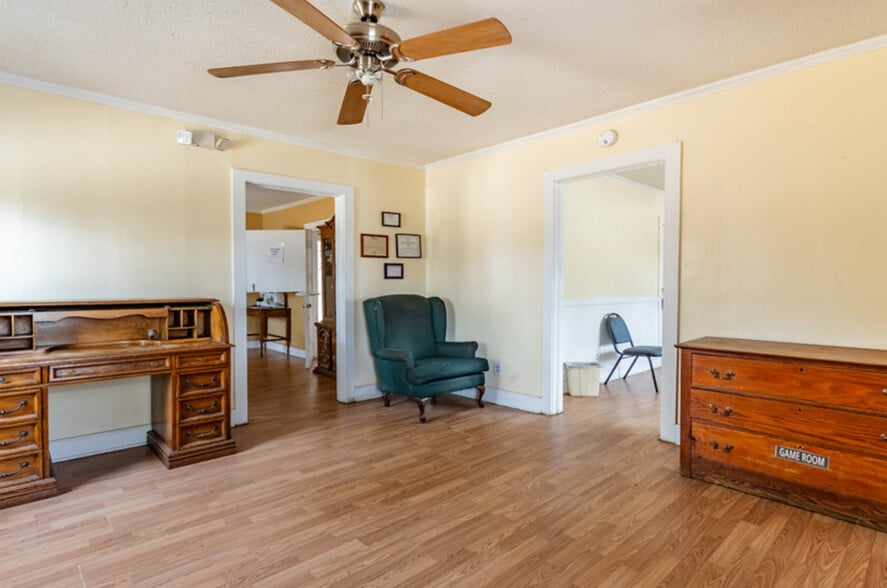 More Photos Of 1456 Dixon Rd, Elgin Assisted Living For Sale