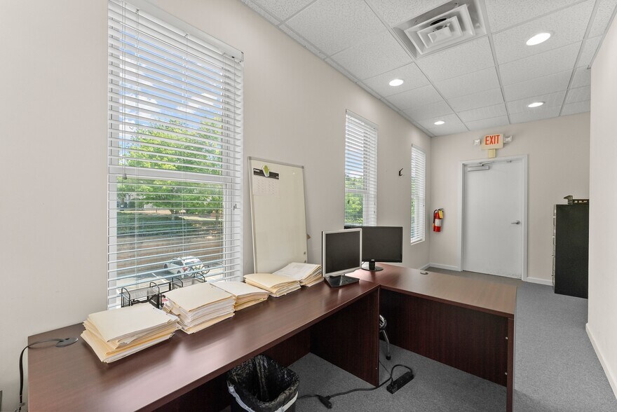 More Photos Of 950 Scales Rd, Suwanee Medical For Lease