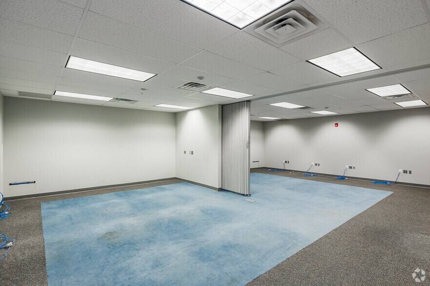 More Photos Of 3 Parkway Center, Pittsburgh Office For Sale