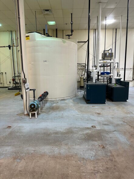 More Photos Of 2111 E 17th St, Des Moines Warehouse For Sale