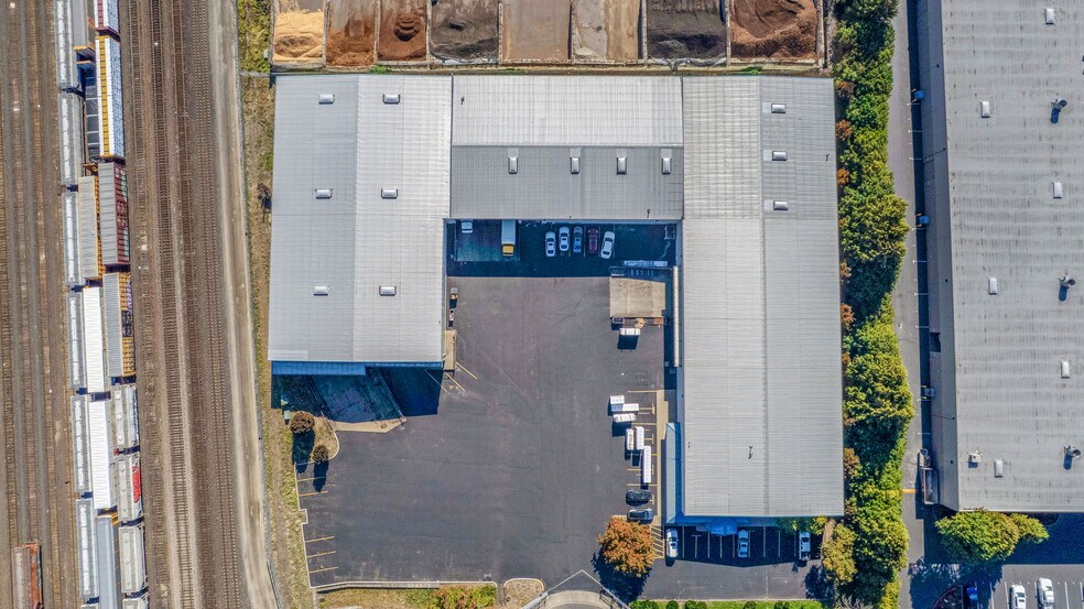 More Photos Of 1701 W 31st St, Vancouver Warehouse For Lease