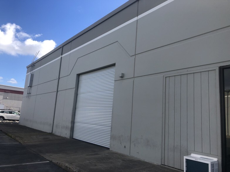 More Photos Of 8425 Rovana Cir, Sacramento Warehouse For Lease
